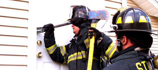 firefighers breaking in the front door